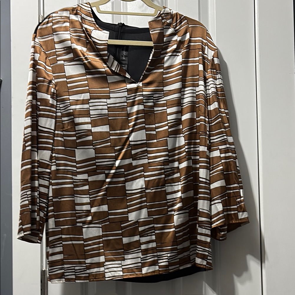 St. John Graphic Brown And Tan 3/4 Sleeve Blouse